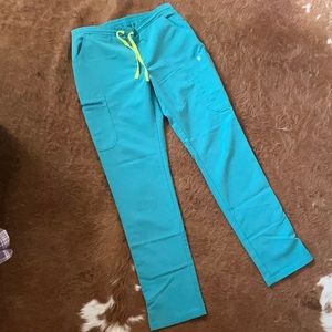 Figs set: Medium TALL pants and medium top